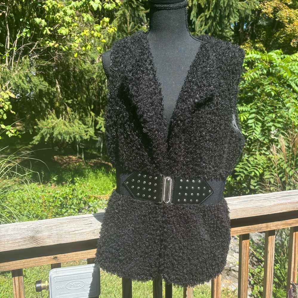 Mcm petite large faux fur black winter vest belted
